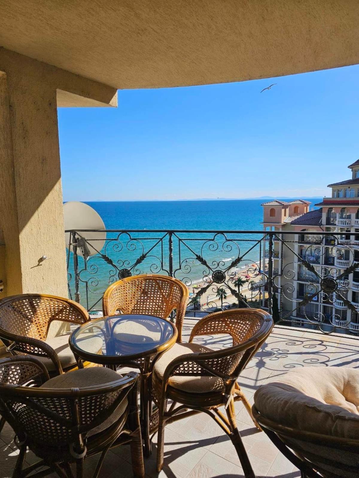 Andalusia Apartments النايت المظهر الخارجي الصورة