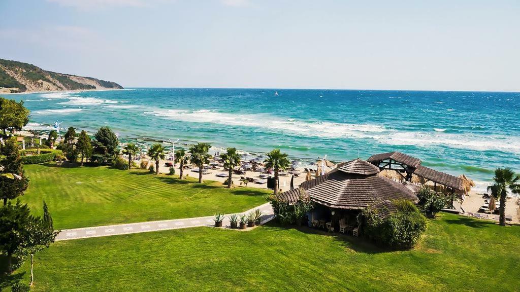 Andalusia Apartments النايت المظهر الخارجي الصورة