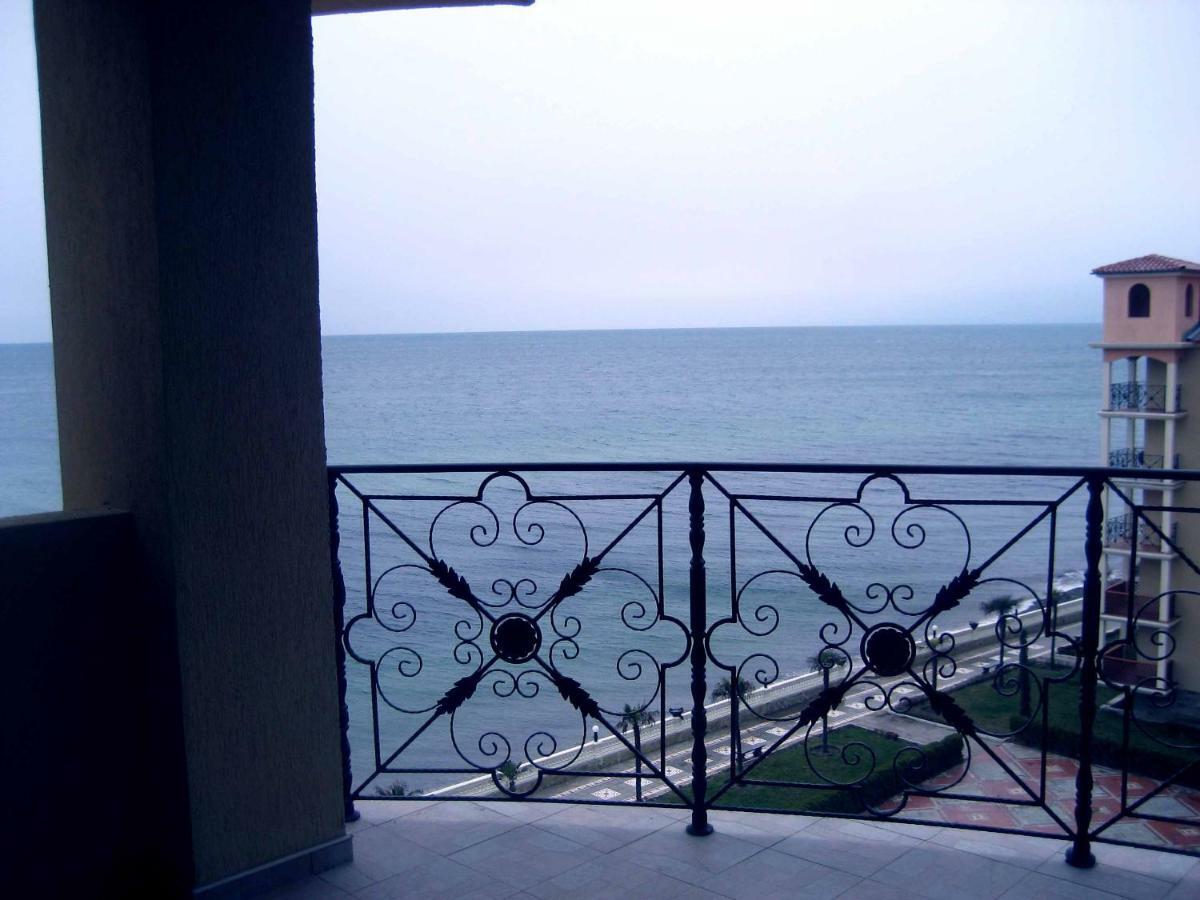 Andalusia Apartments النايت المظهر الخارجي الصورة